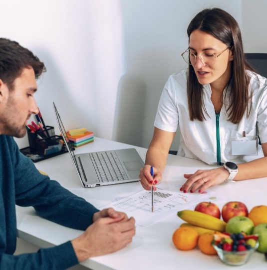 ماذا يأكل مريض القولون العصبي