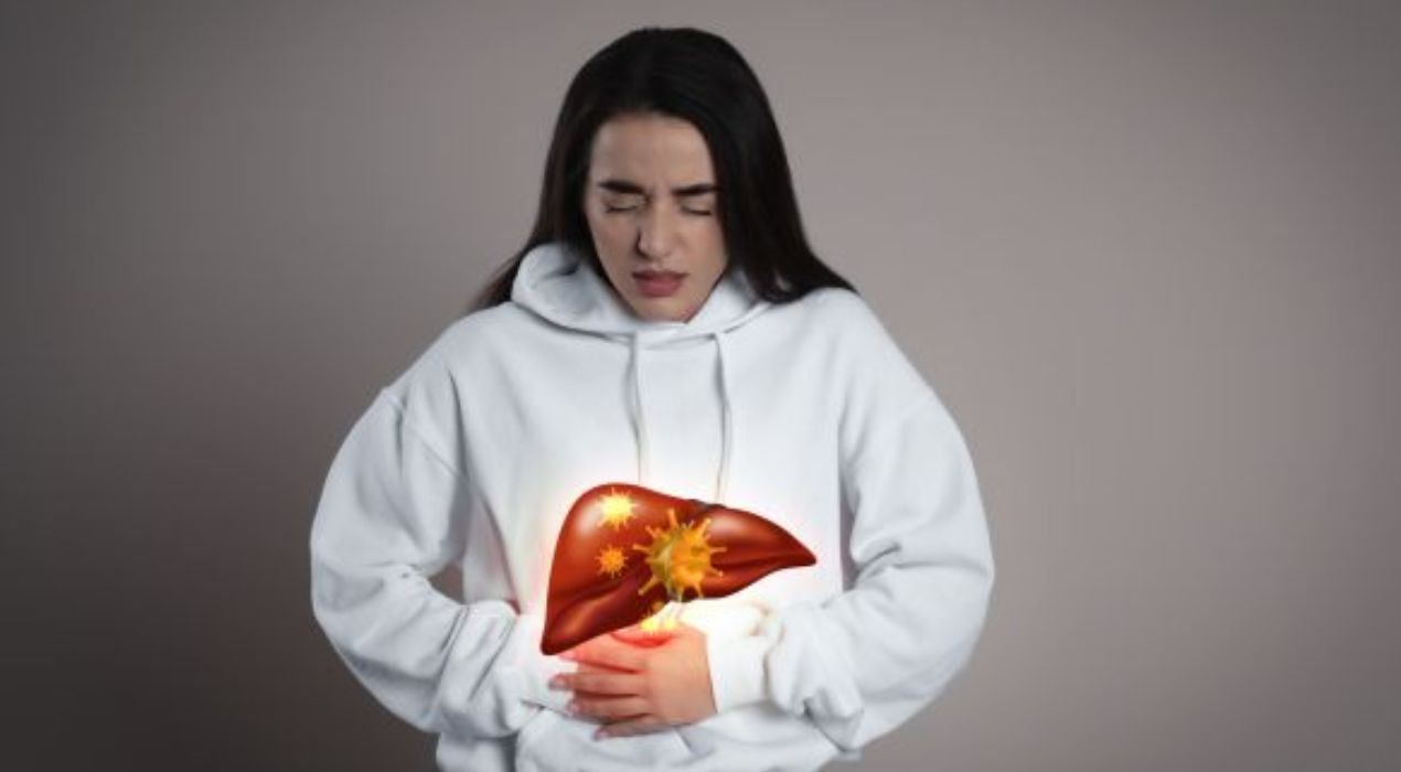 تعرف علي اعراض التهاب الكبد الفيروسي الشائع وانواعه مع العلاج